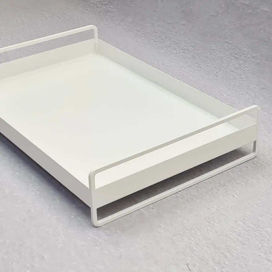 Como bakke i metal - Trico Tray med håndtag - HVID