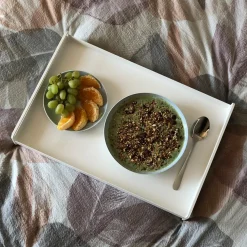 Como bakke i metal - Trico Tray med håndtag - HVID