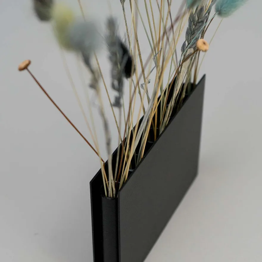 Como Flower Pot FIVE - Væghængt vase i metal, Sort