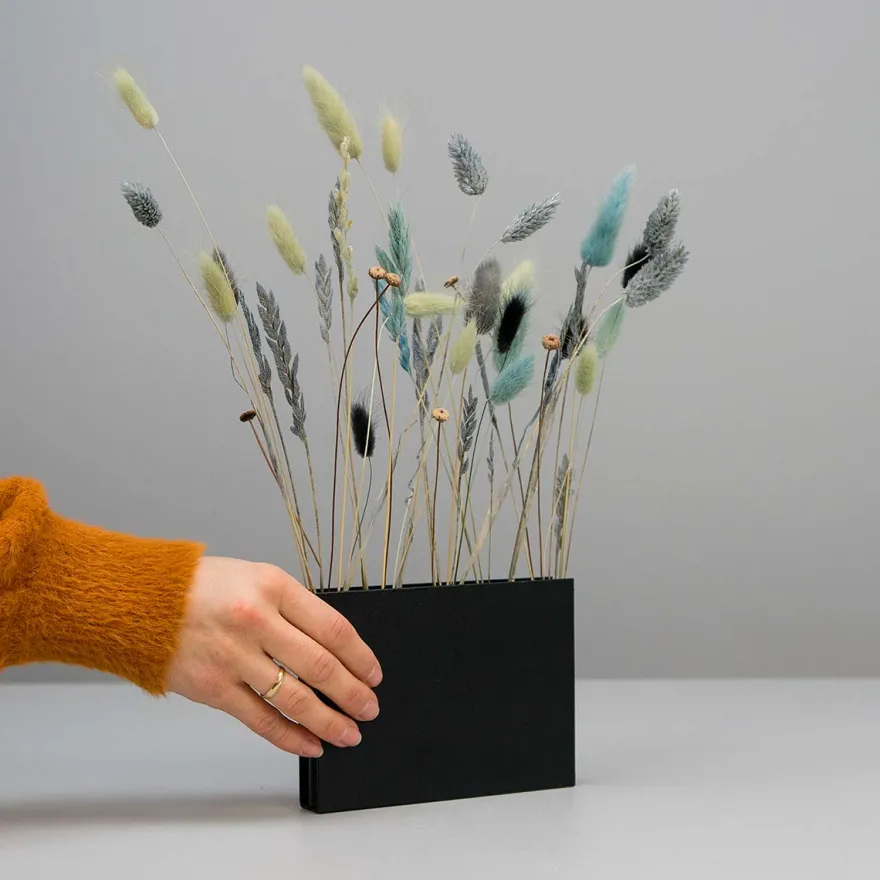 Como Flower Pot FIVE - Væghængt vase i metal, Sort