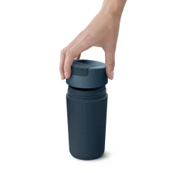 Joseph Joseph TO GO kaffekop - LARGE 454 ml. - Blå