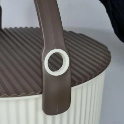 Omnioutil Plastikspand - Ivory med brunt låg 10 liter