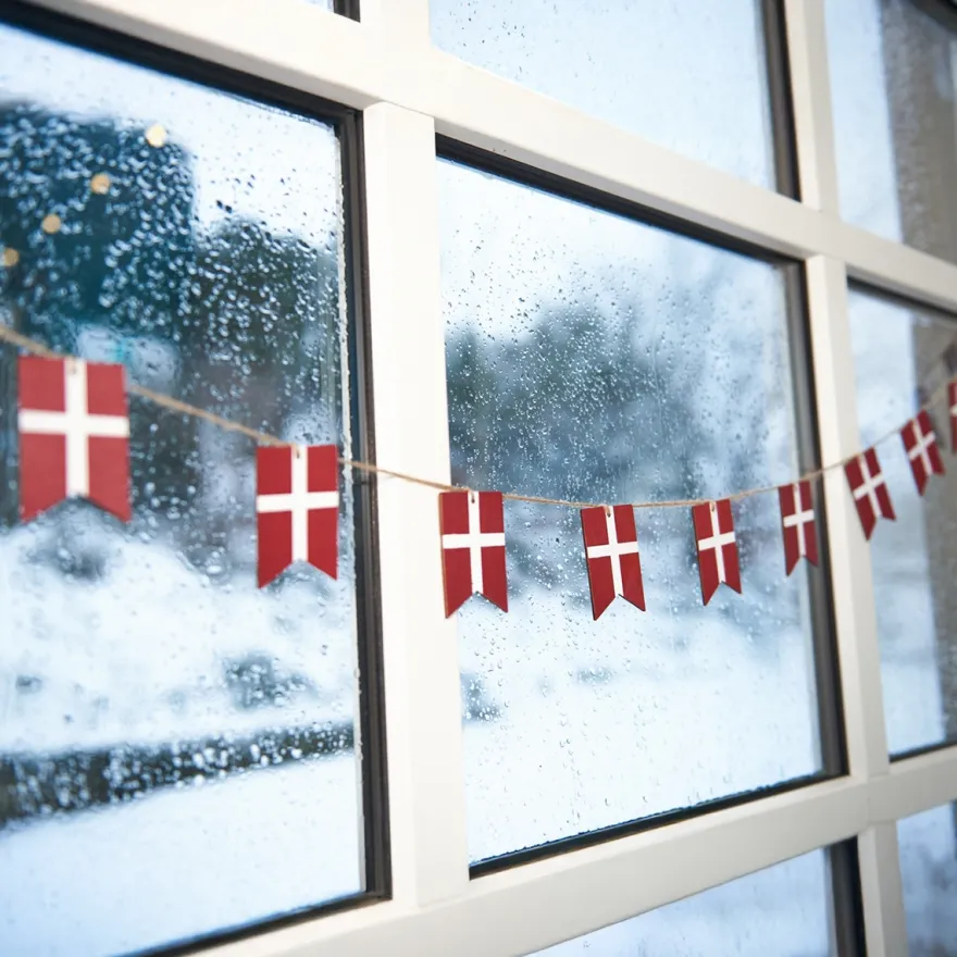 Speedtsberg Flagranke i træ med 12 flag, 165 cm