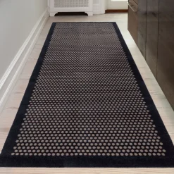 Tica Smudsmåtte - 100x300 cm. Dot Sort/Sand