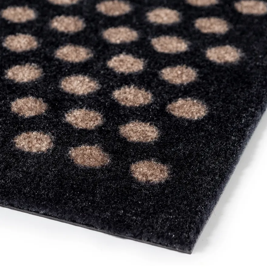 Tica Smudsmåtte - 67x120 cm. - DOTS. Sort/Sand