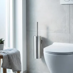 Toiletbørste med holder med selvklæbende tape. RUSTFRIT STÅL