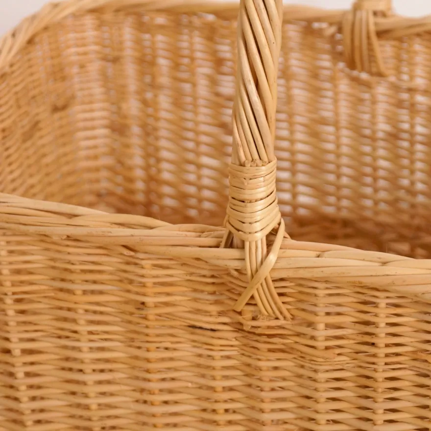 Trappekurv i Rattan
