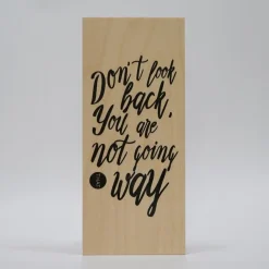 Treviso Design træskilt - Don't look back