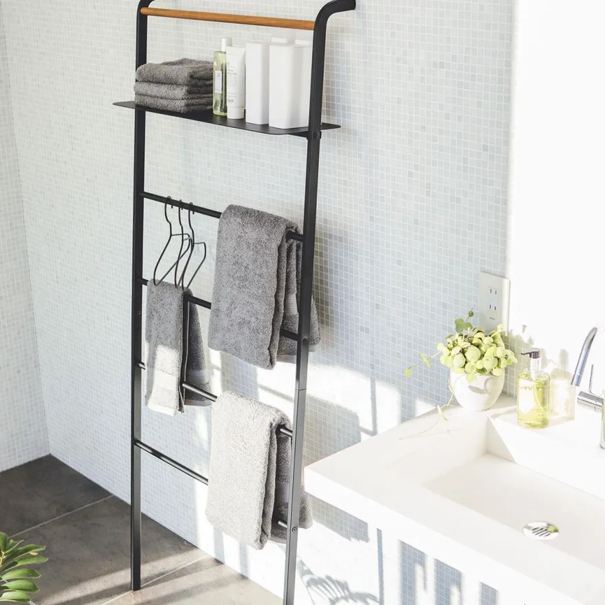 Yamazaki Tower Stige med hylde - Sort/Bambus